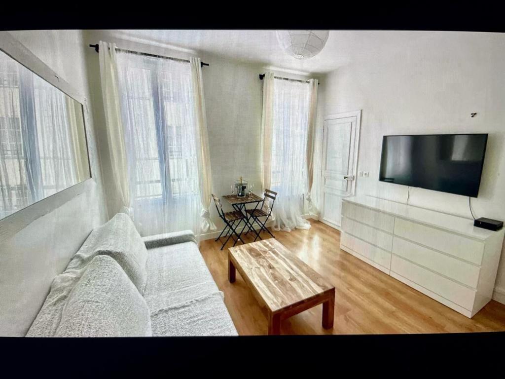 Cute One Bedroom In Le Marais パリ エクステリア 写真