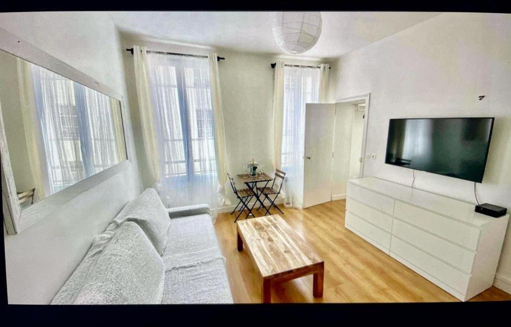 Cute One Bedroom In Le Marais パリ エクステリア 写真