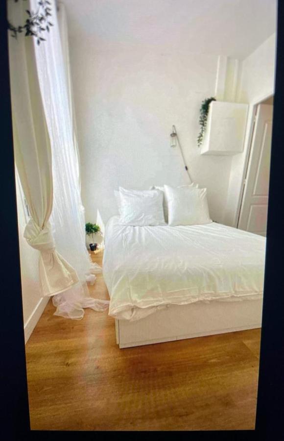 Cute One Bedroom In Le Marais パリ エクステリア 写真