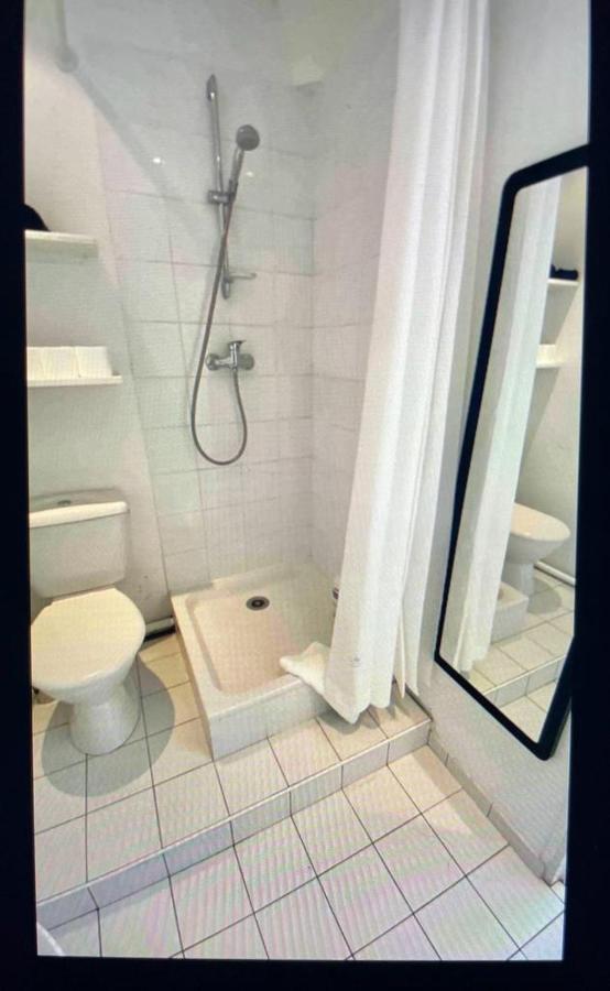Cute One Bedroom In Le Marais パリ エクステリア 写真